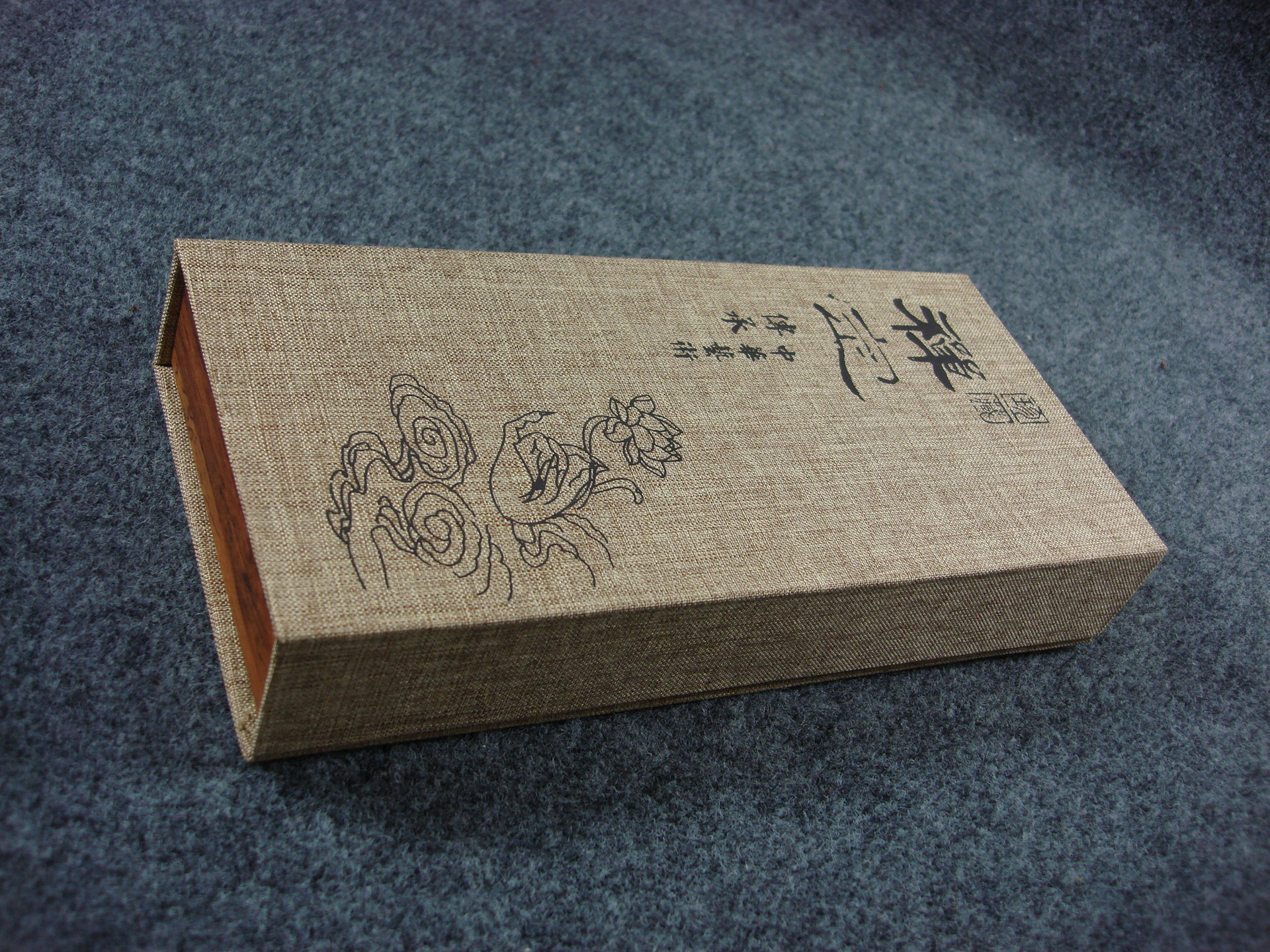 红檀,绿檀,酸枝,红豆杉,金丝楠木,紫檀柳,黑檀等各种红木,菩提佛珠等