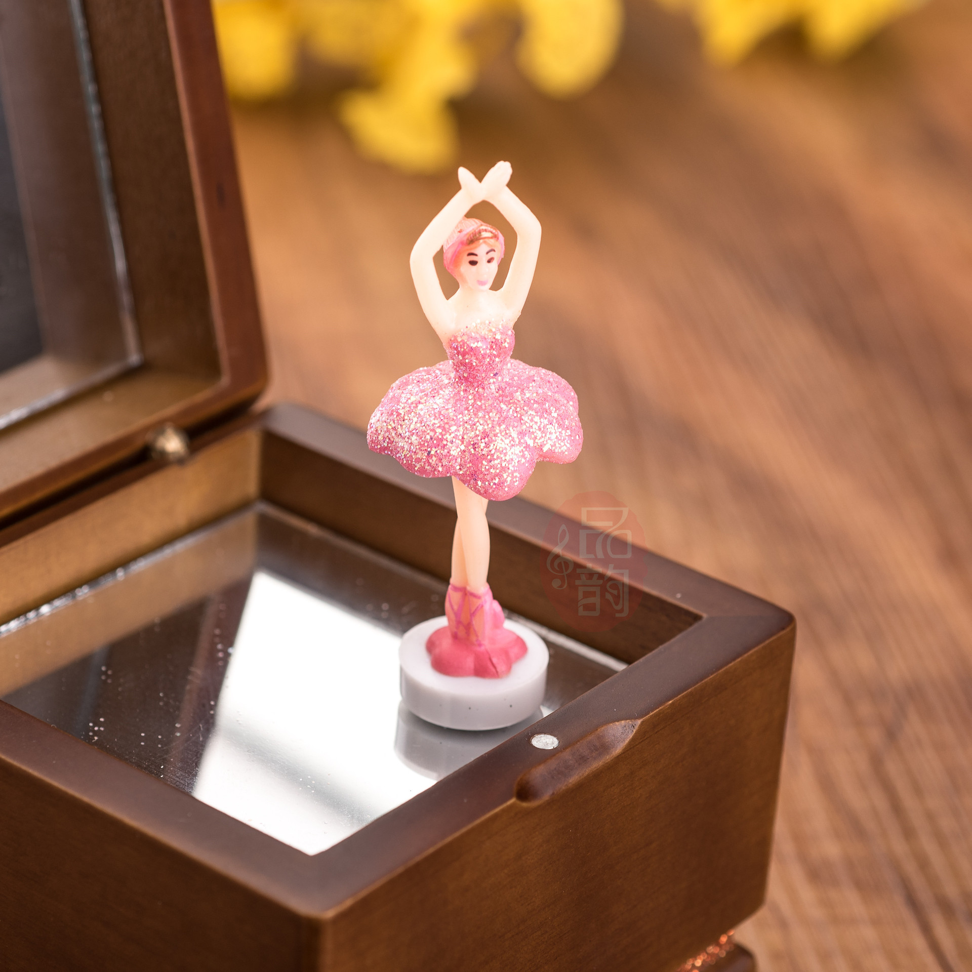 跳舞女孩木质音乐盒八音盒结婚生日节日赠送礼物两色可选择