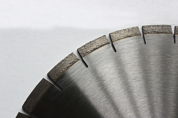 厂家批发加工石材切割片激光焊锋利耐磨寿命长650混凝土圆锯片