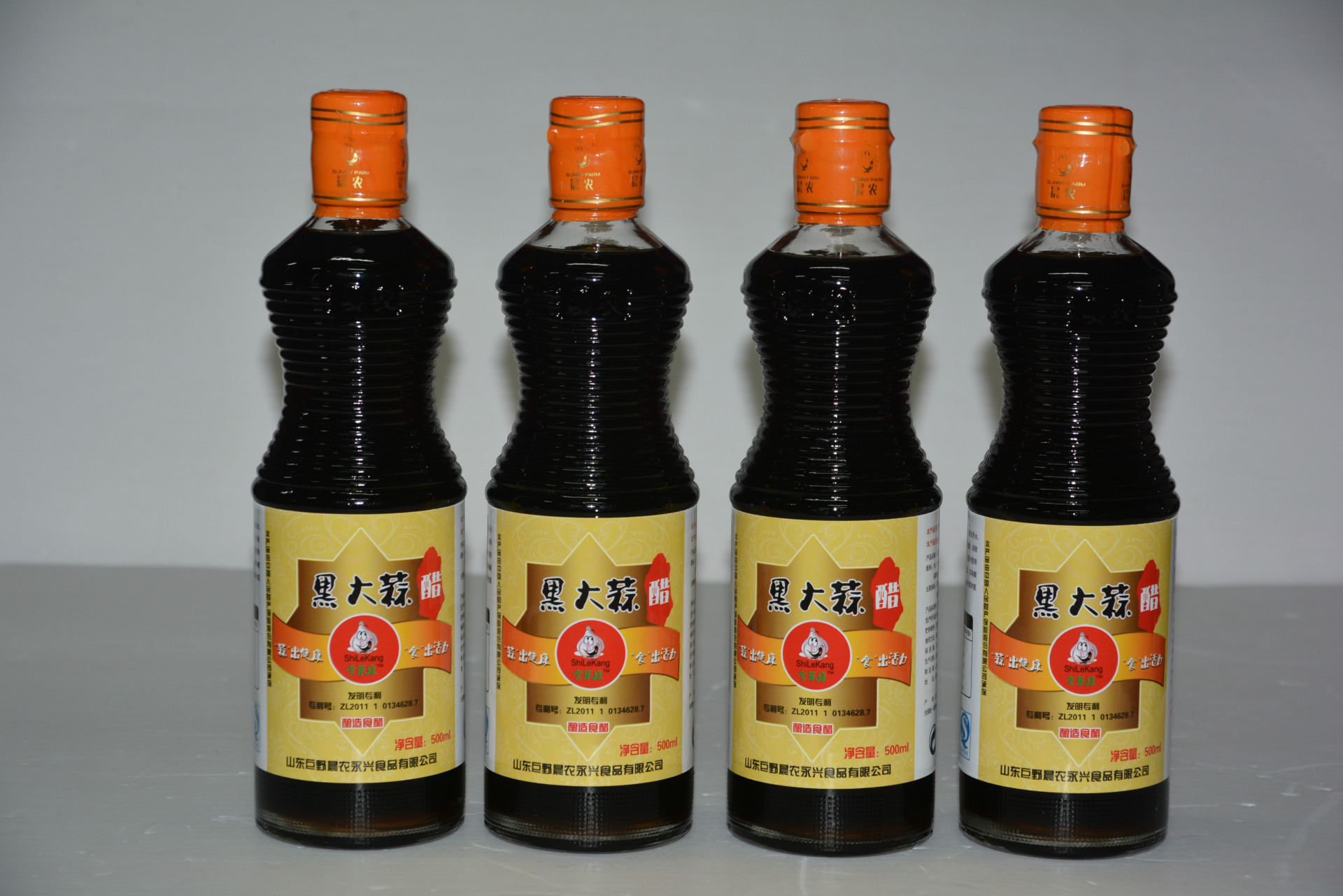 特价供应纯手工黑蒜醋多功效健康食品调味料实惠家庭箱装食用醋