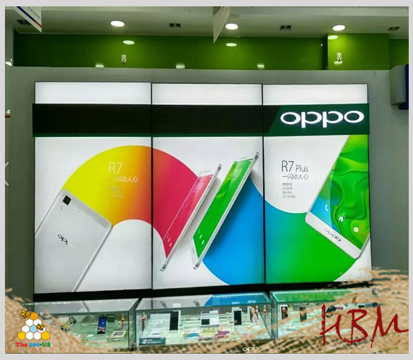 手机店里oppo n1的灯箱广告图片是什么材质,卖表的柜台后面的背景好像