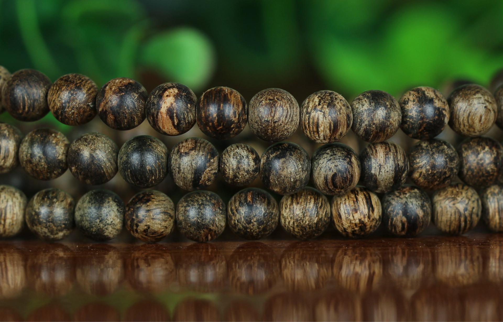 一线达拉干沉香念珠6mm*108颗,重量14.16克,香味浓郁迷人