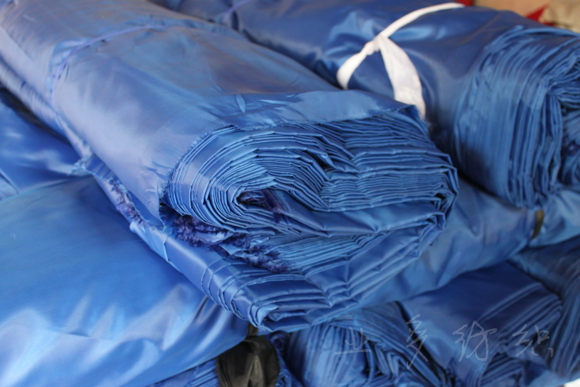 厂家直销各色210t90g涤塔夫涤丝纺 服装里料,面料 大量现货