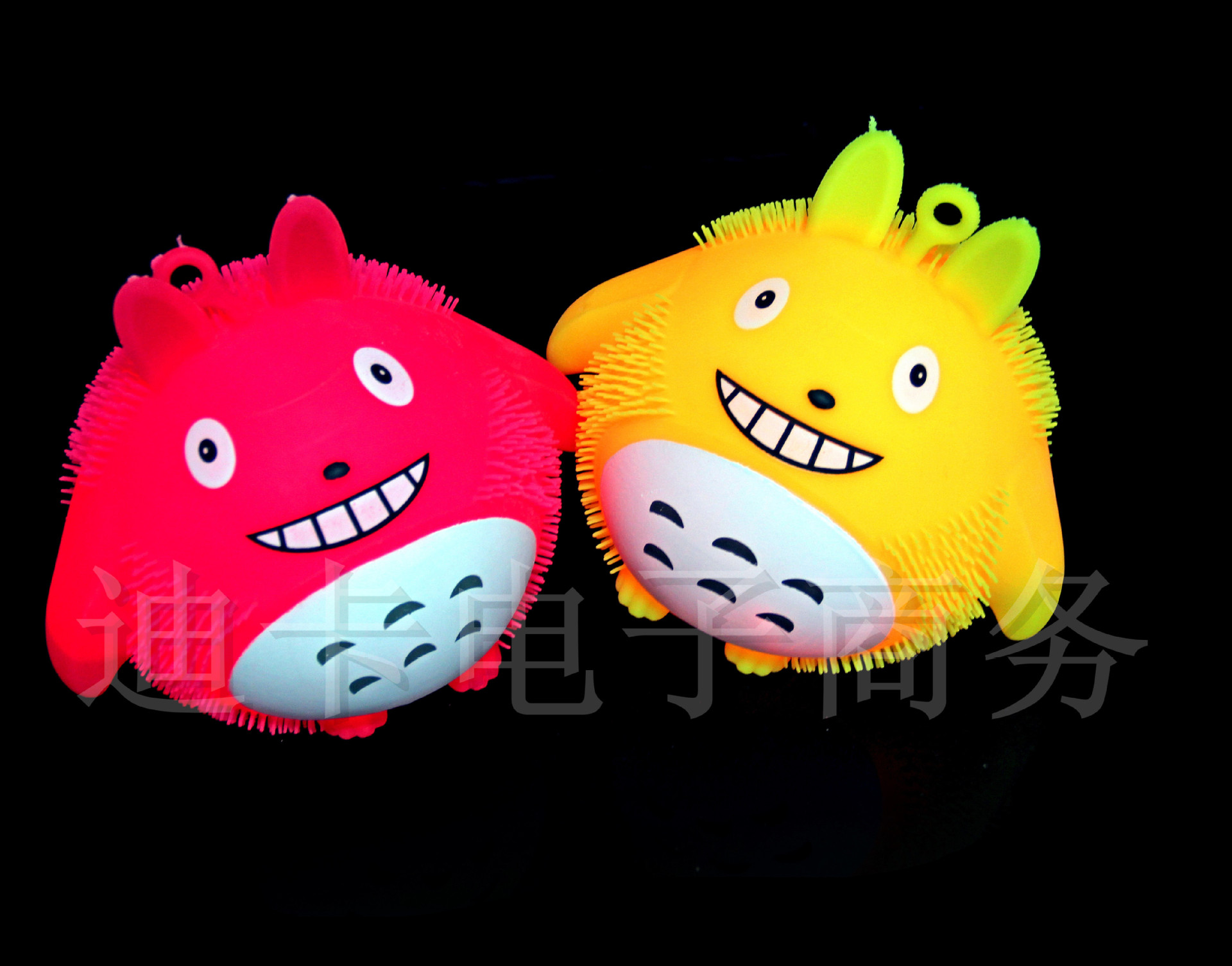 爆款地摊热卖橡胶龙猫发光 发泄 闪光毛毛球儿童玩具减压货源