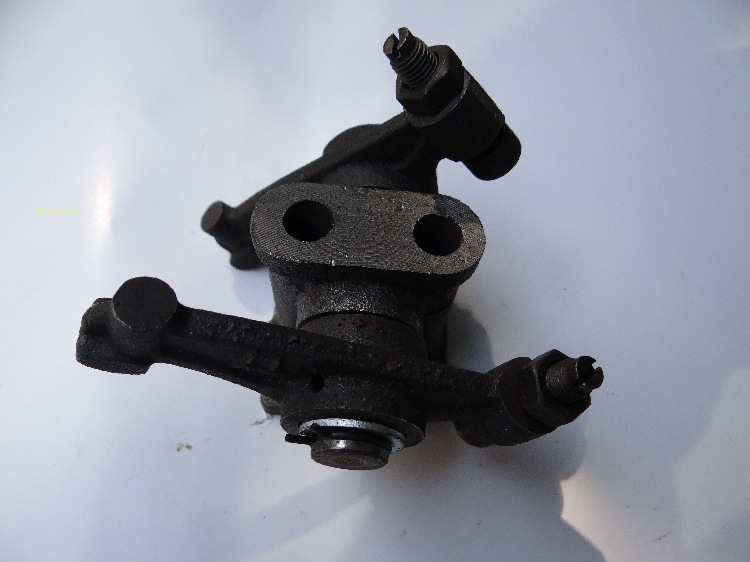 常柴气门摇臂总成