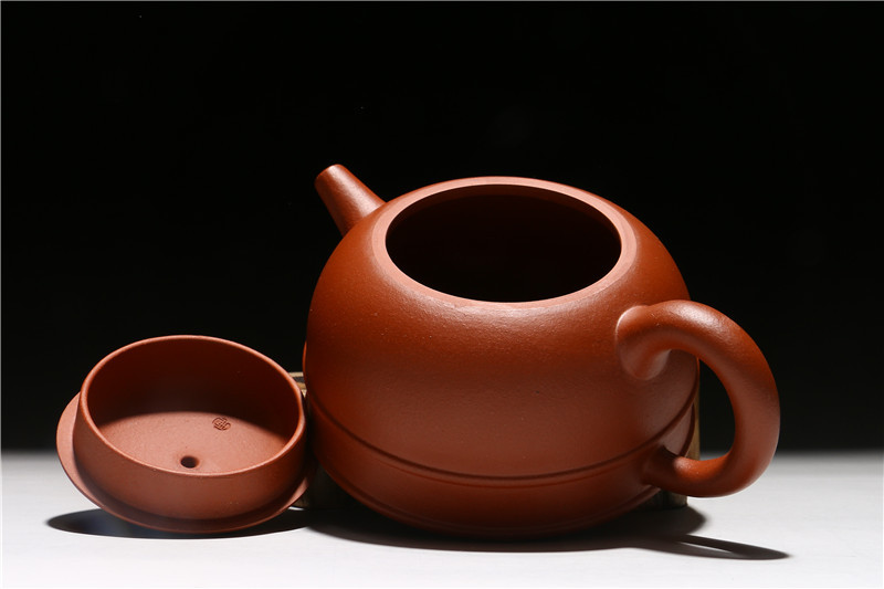 [ 泥 料 ] 原矿清水泥 [ 作 者 ] 周成罗 [ 容 量 ] 300毫升