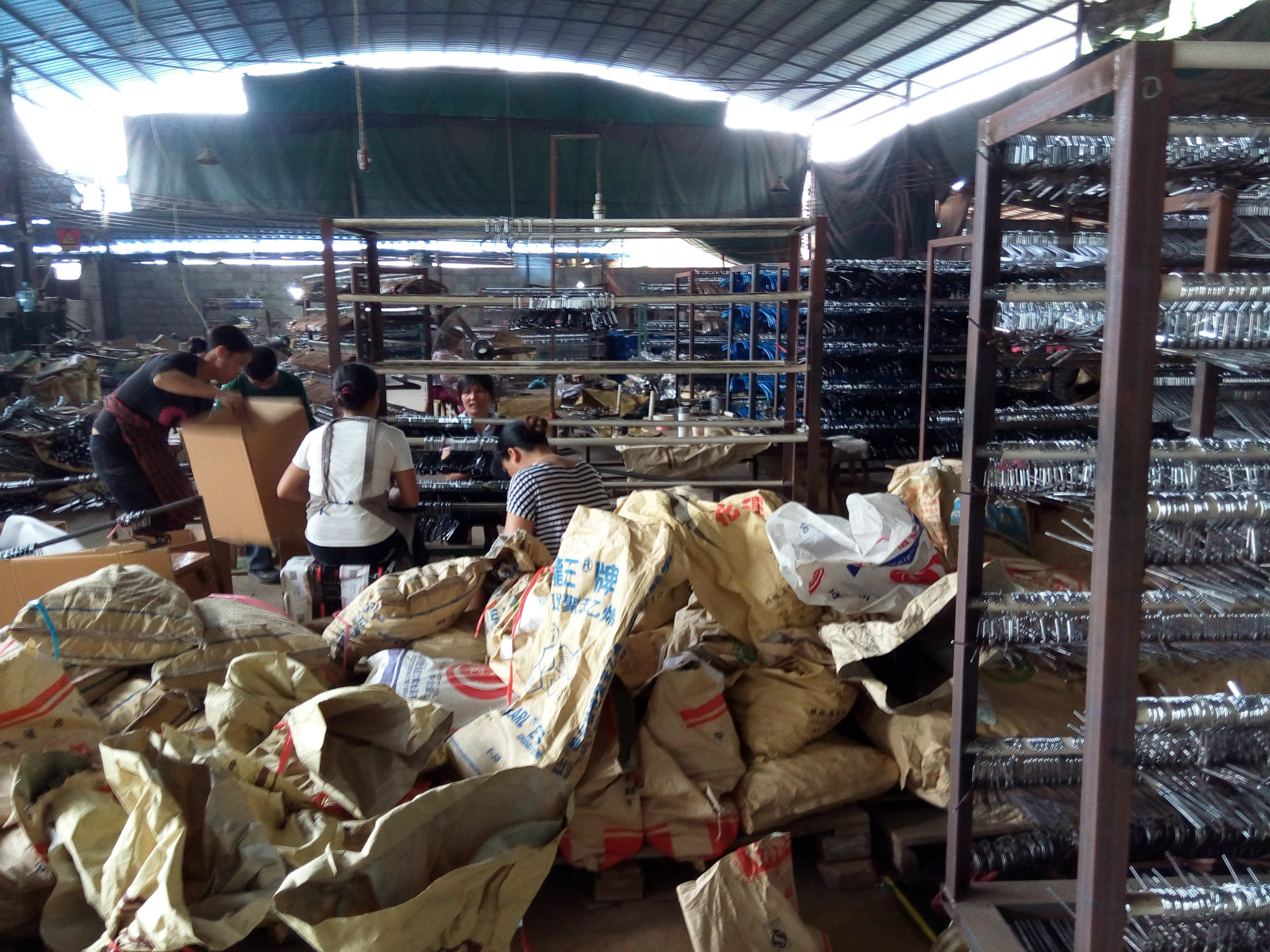 珍珠镍衣架 波浪型衣撑子 成人衣架 服装店酒店衣架子