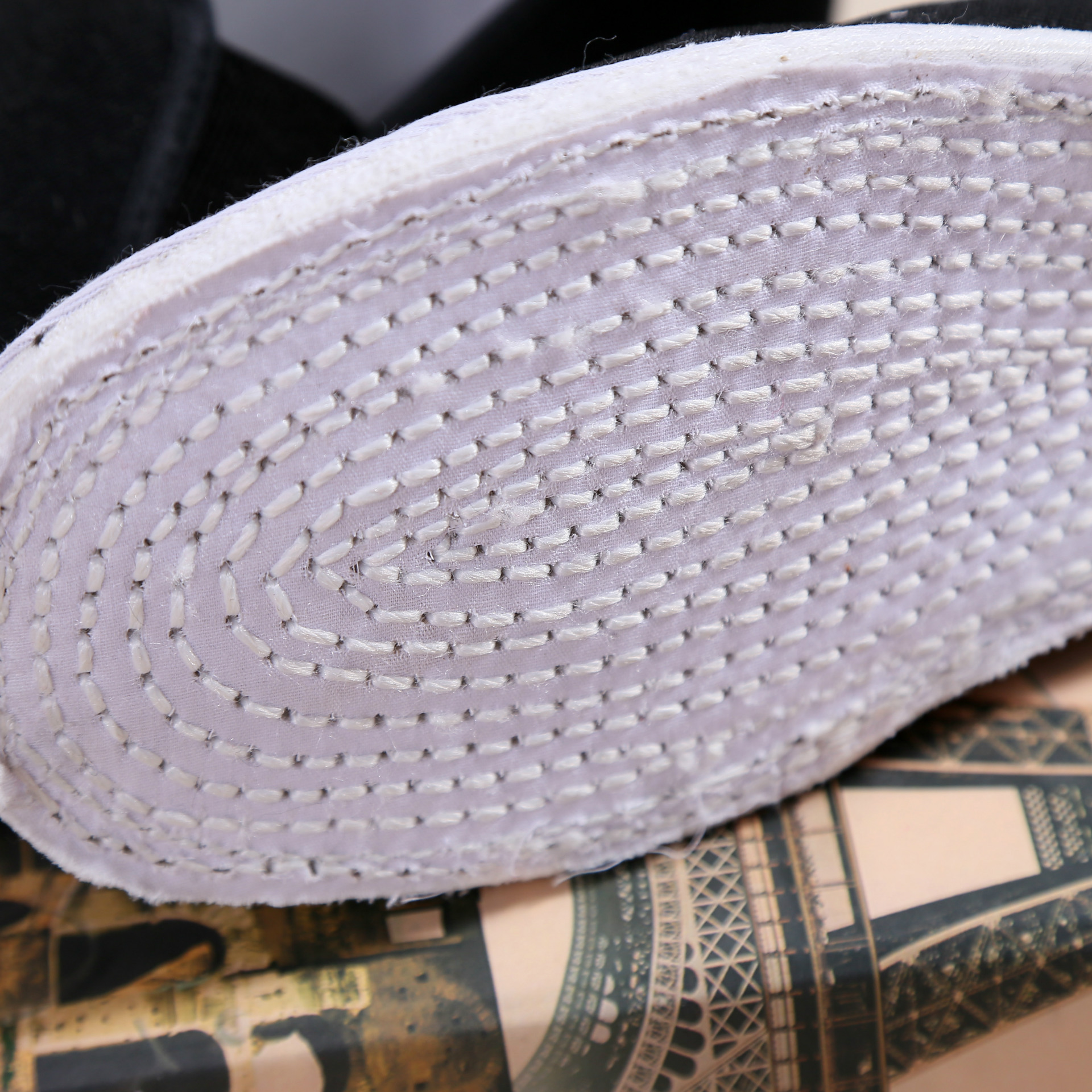 男 鞋头形状:圆头 鞋跟高度:平跟 颜色:黑色 鞋底材质:千层底 内里