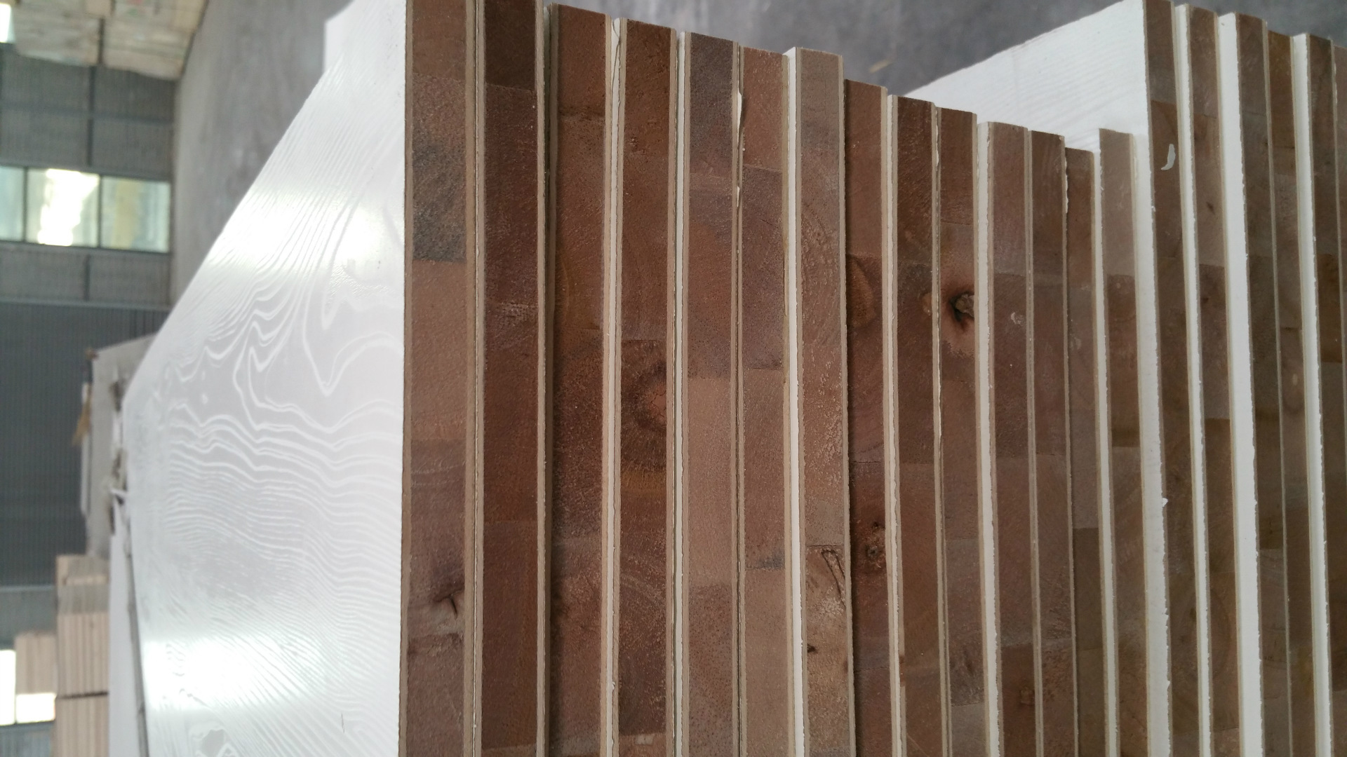 健康免漆生态板17mm暖白大浮雕