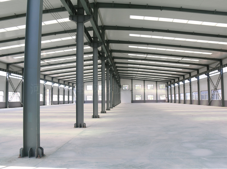 出口俄罗斯钢结构厂房 彩钢夹芯板维护保温耐寒钢结构建筑