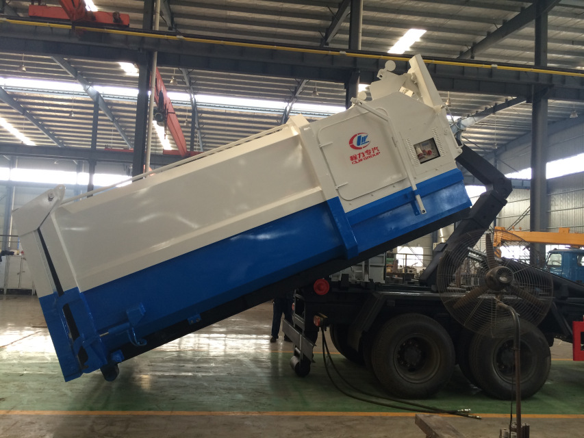 分类式垃圾收集车_阿克苏压缩式垃圾车_宇通牌压缩式垃圾车图片