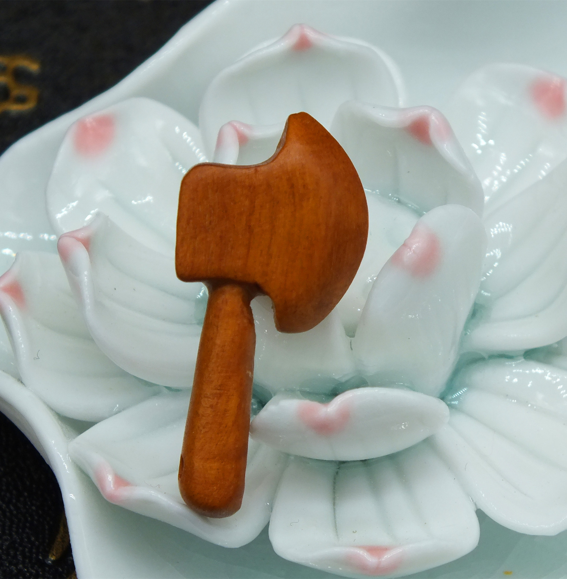 天然桃木雕刻桃木剑 精雕小件 配饰 吊坠 厂家直销 多款混批发