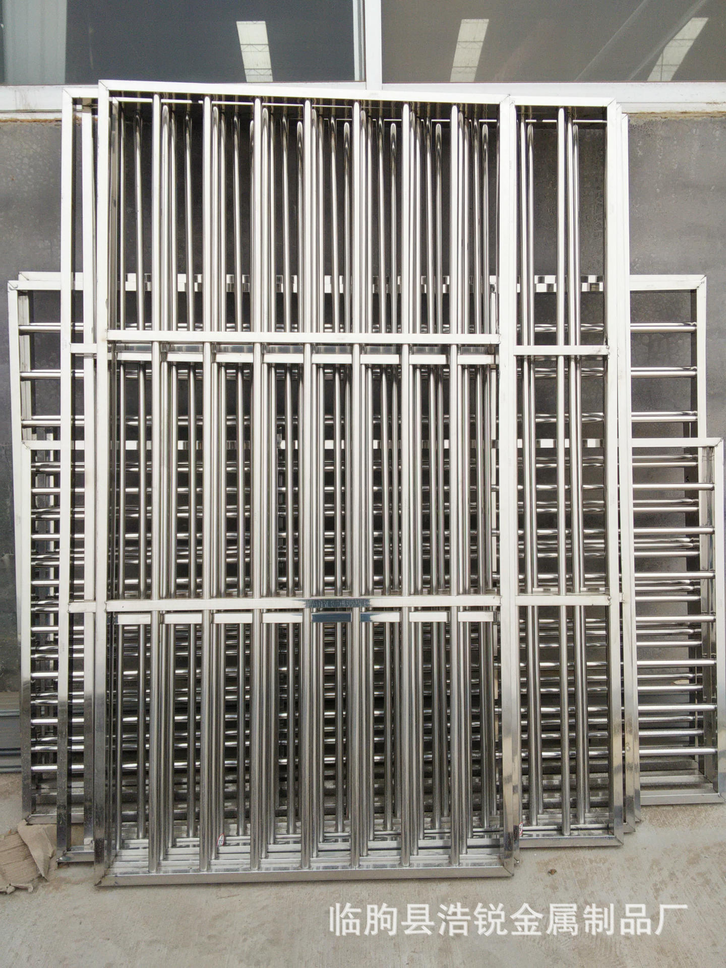 铭浩金属优惠销售不锈钢防盗窗拉闸门精工制作量大优惠