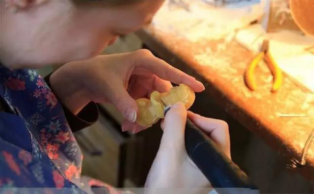 看波罗的海那边的人是怎么做琥珀的