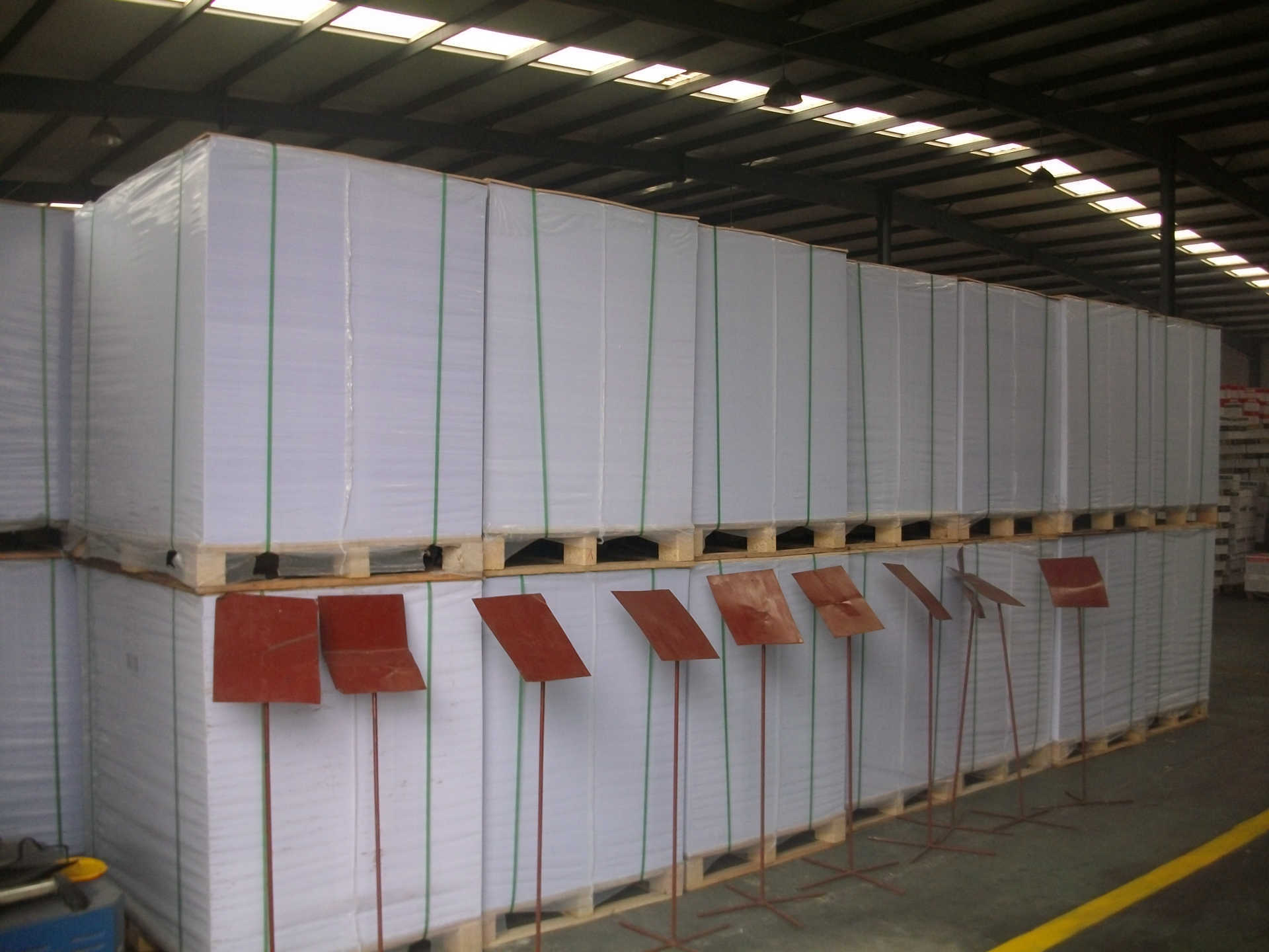 厂家大量供应批发a4 复印纸 打印纸 欢迎电询