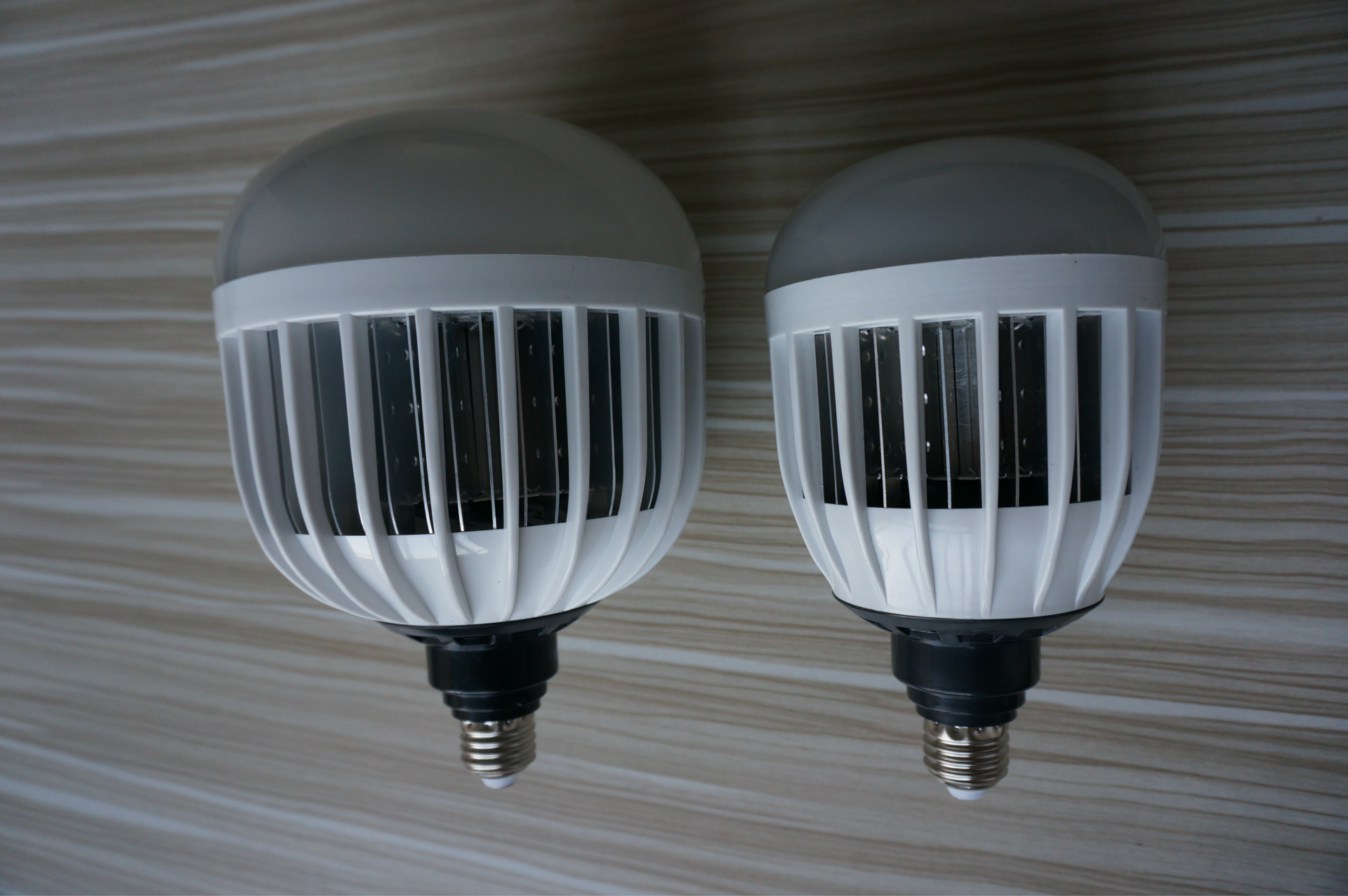 新型鳍片led球泡灯大功率灯泡高端大气led单灯节能创意灯天天特价