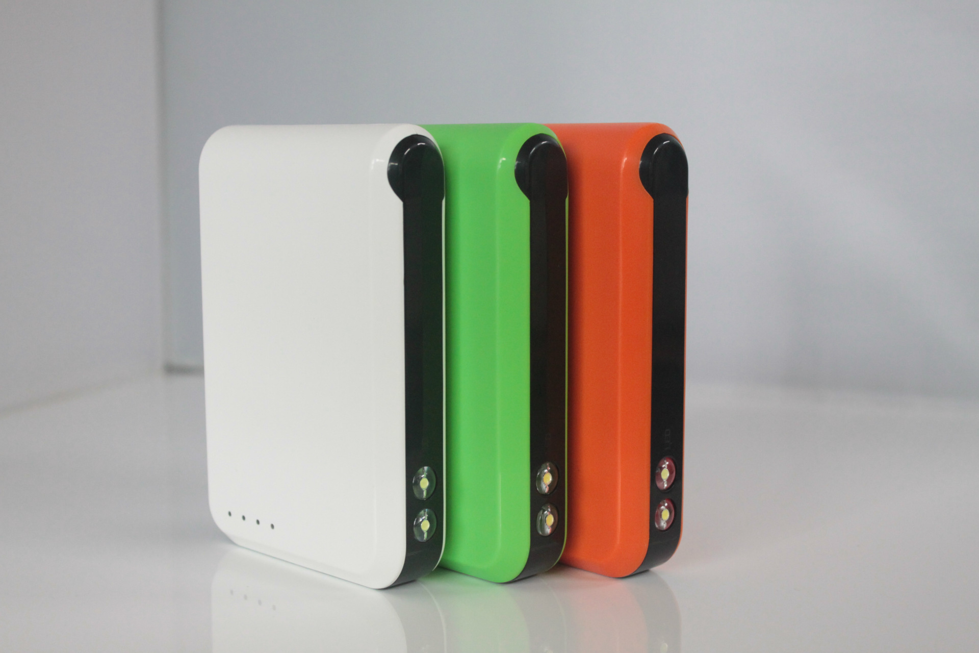 极速快充移动电源 3usb极速充电 平板 手机数码设备闪充移动电源