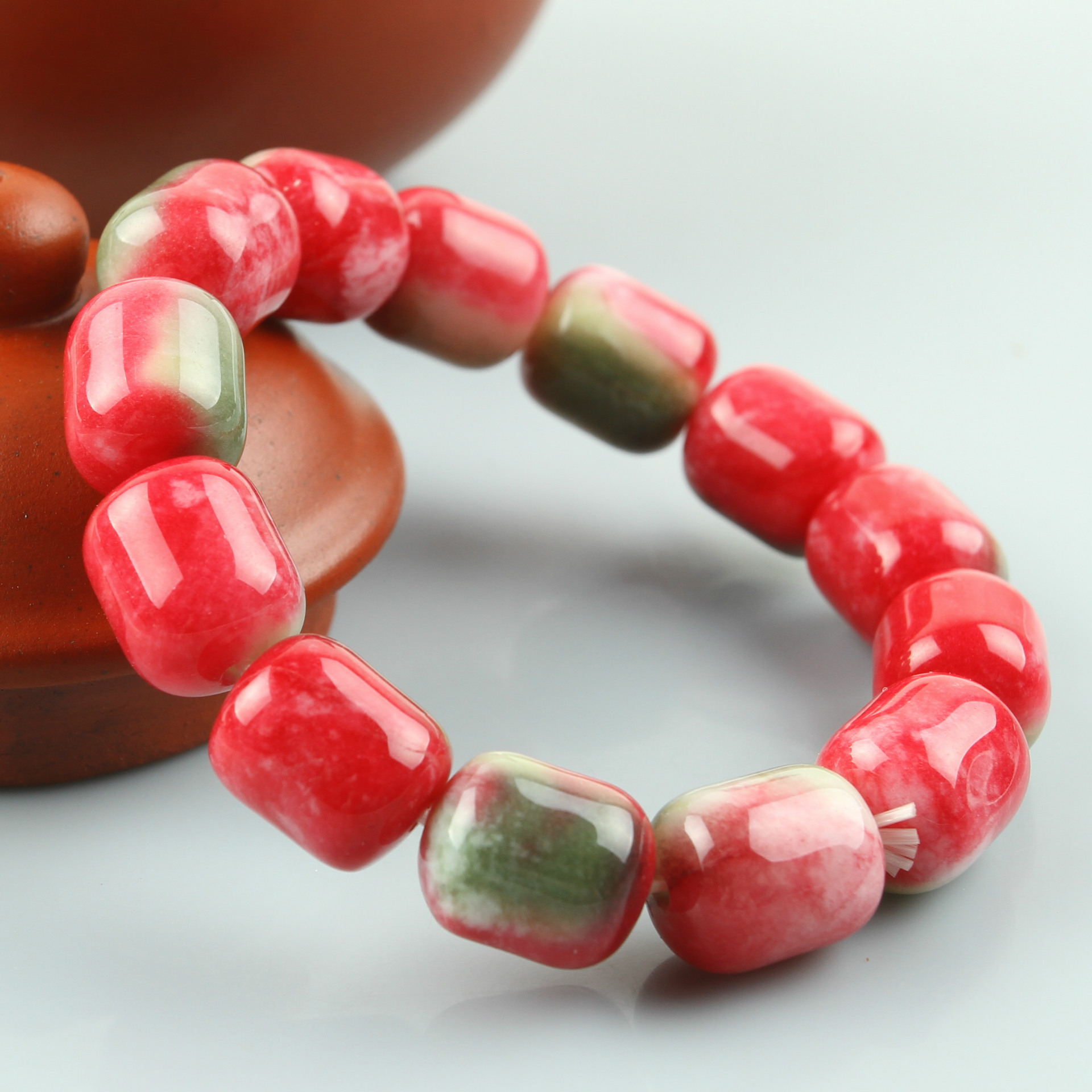 正品天然桃花玉手链 七彩玉红绿宝女款手排本命年旺夫运手串批发