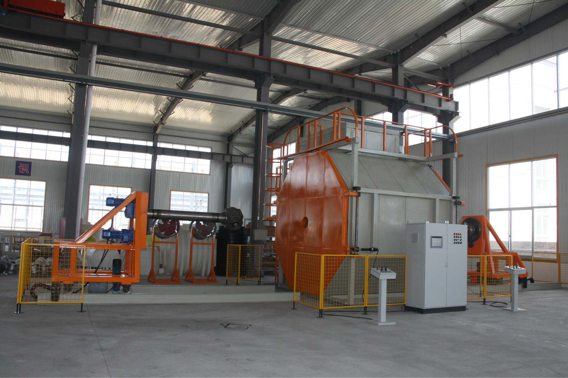 滚塑设备_自动最新型滚塑机械 滚塑穿梭机 中空塑料制品 - 阿里巴巴