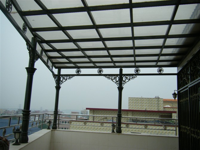 苏记铁艺厂雨棚订做 复古天台雨棚 家用阳台雨棚