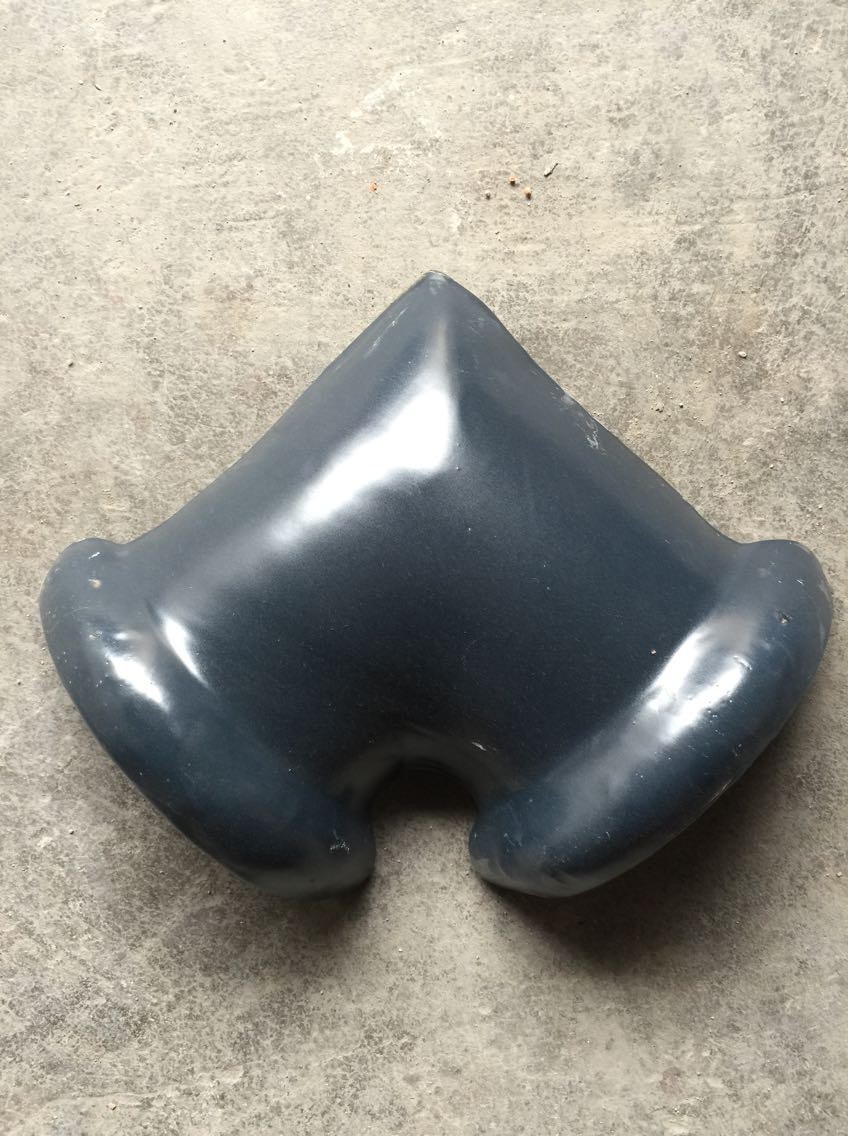 专业生产 九号兰二通房屋配件 新型耐腐蚀西瓦配件 左右边扣西脊