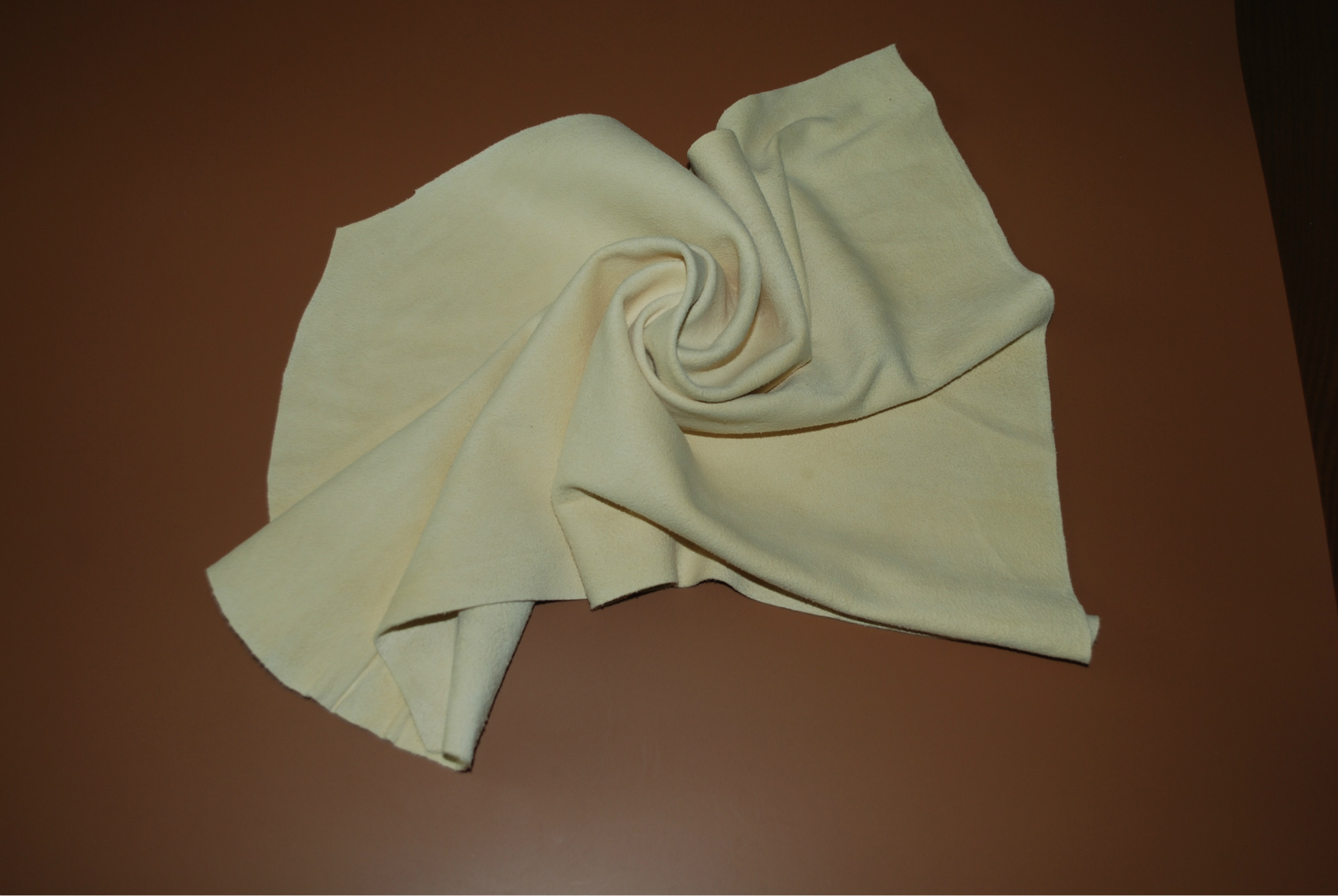 厂家批发供应天然真皮擦车 鹿皮巾 真鹿皮 皮革洗车用品擦车