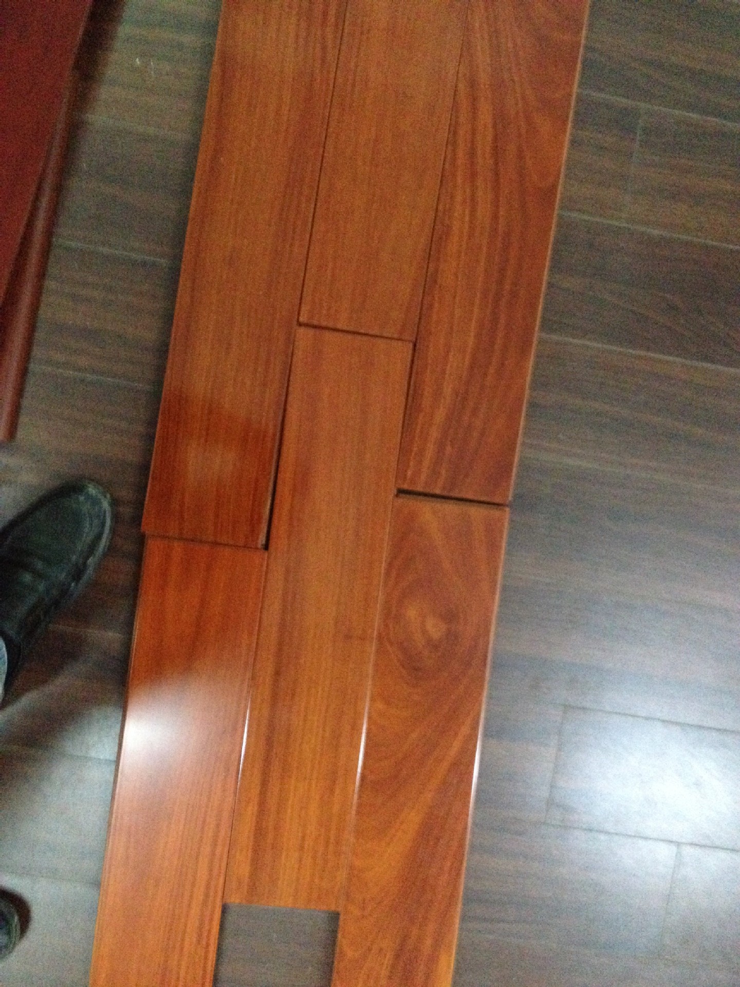 厂家直销 红檀香/香脂木豆 实木地板卧室 耐磨地板厂家批发