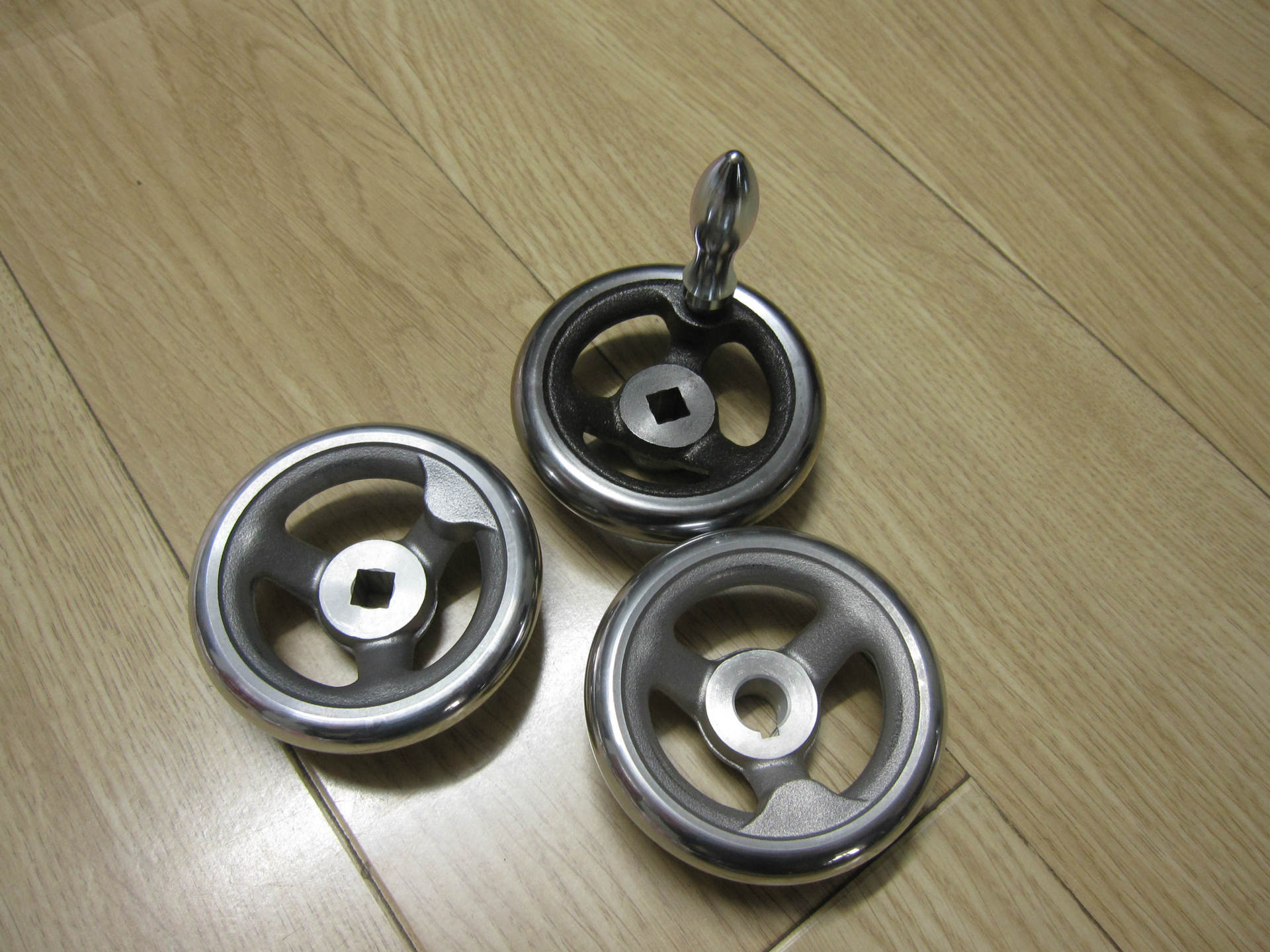 供应 带旋转手柄的轮辐手轮 din950-d系列