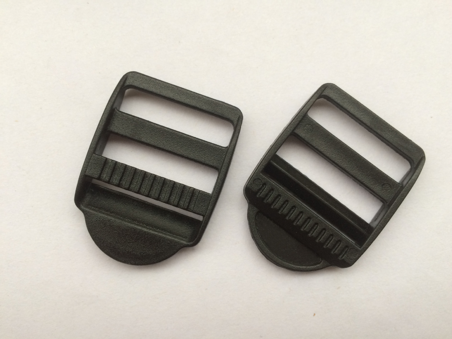 厂家供应 梯扣塑料三档扣防滑调节扣箱包侧拉梯扣目字背带调节扣