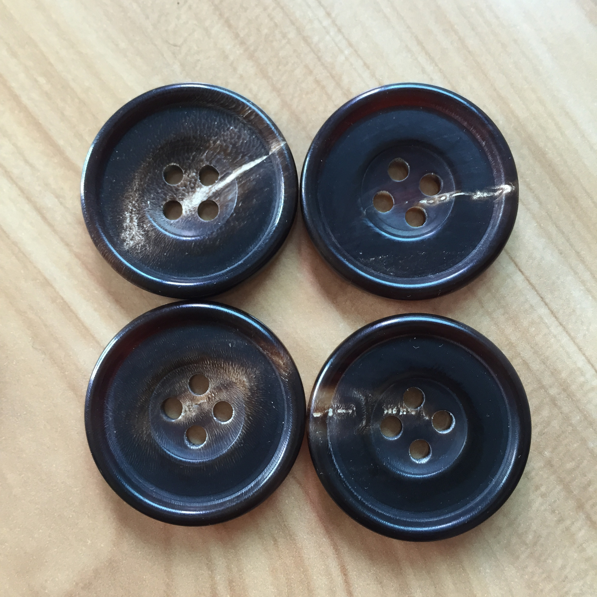 ** 四眼细边 *** 真牛角纽扣 西服大衣钮扣