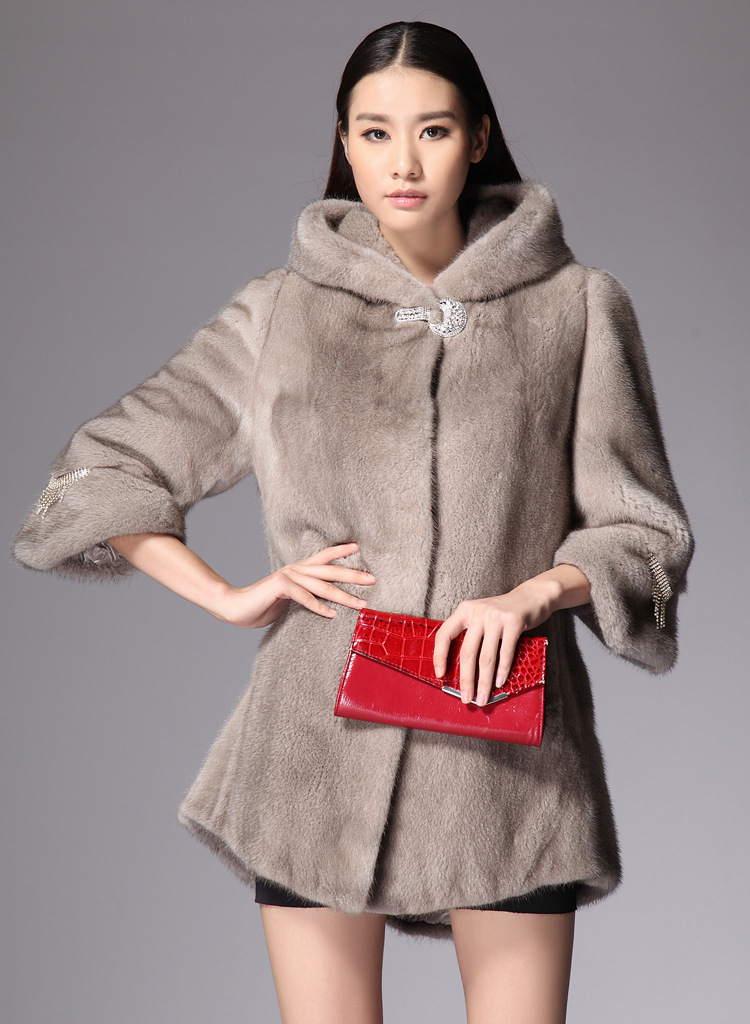 丹麦中长款水貂皮草女外套银兰整貂连帽荷叶