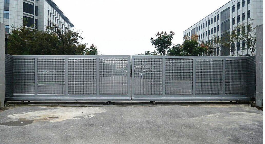 冷库门门扇均采用优质的材料,全封闭整体框架结构,硬质聚氨酯