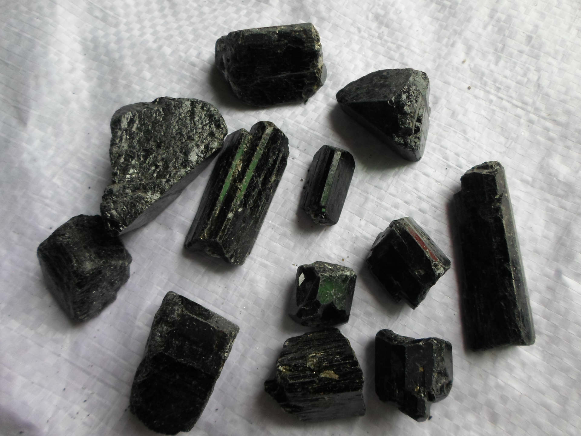 文浩专业生产电气石球 电气石粉 纯晶体电气石