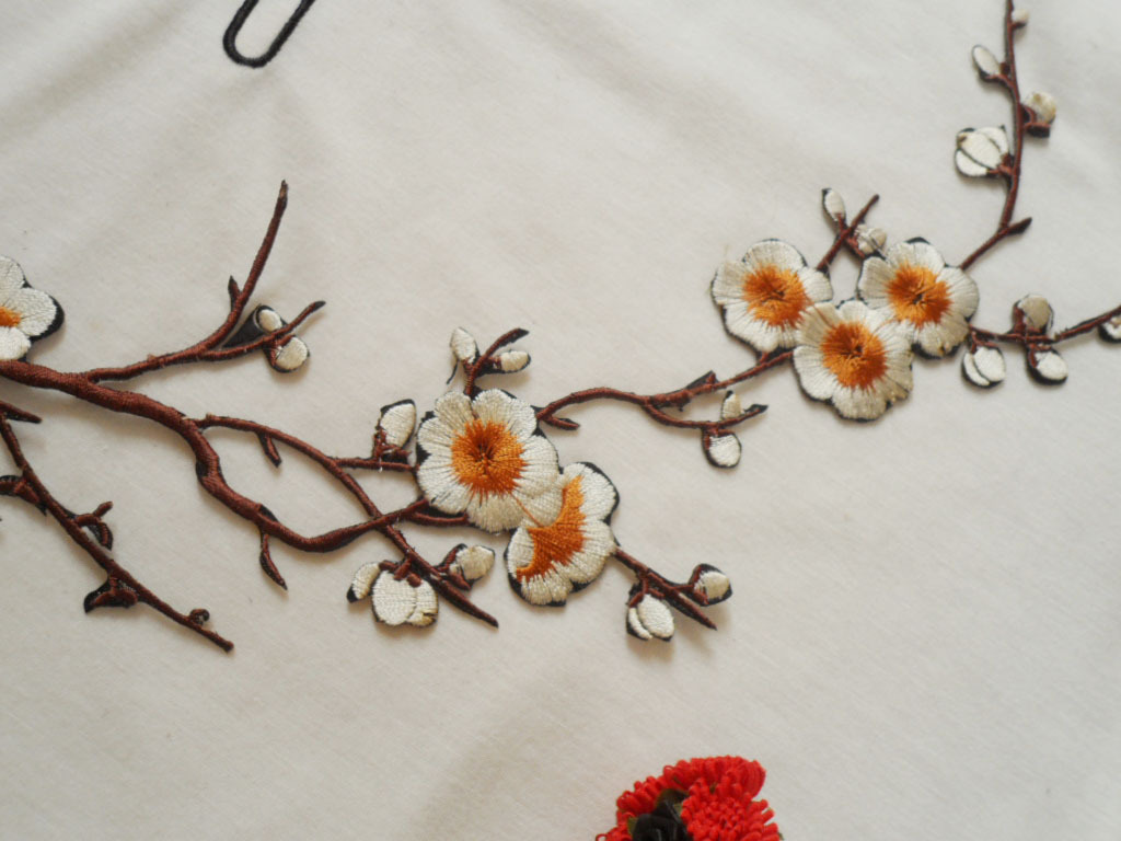 厂家服装绣花diy领花舞蹈服花朵刺绣一剪梅梅花布贴烫熨绣花贴