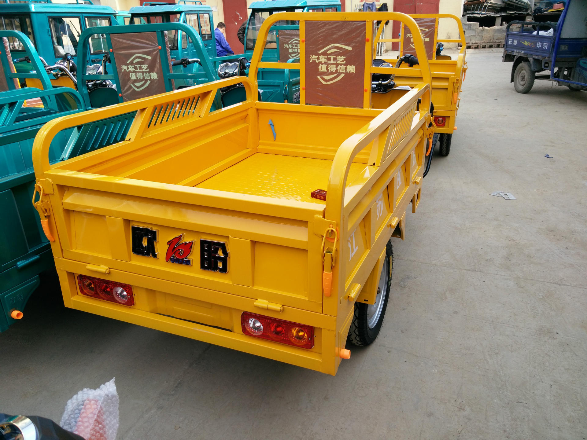 厂价直销批发高性能高档欧盼小型大载重拉货电动三轮车货运快递