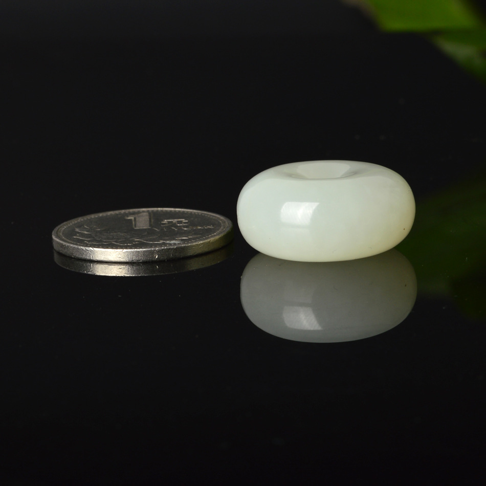 厂家直销天然正品和田青玉玉挂件 男女款精美青白玉平安扣