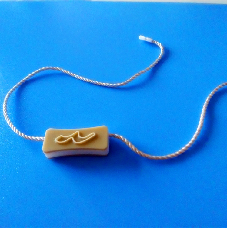 东莞厂家生产吊牌绳服装定做辅料配件吊卡男装女装吊粒三合一商标