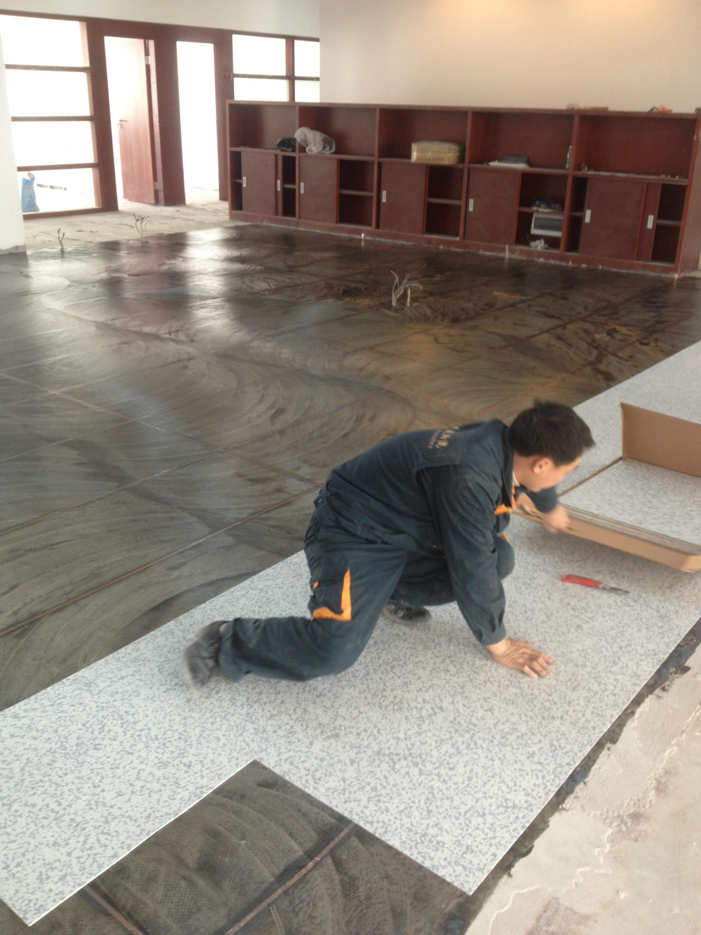 厂家供应可定制耐磨pvc塑胶防静电地板 电子厂仓库防滑防静电地板