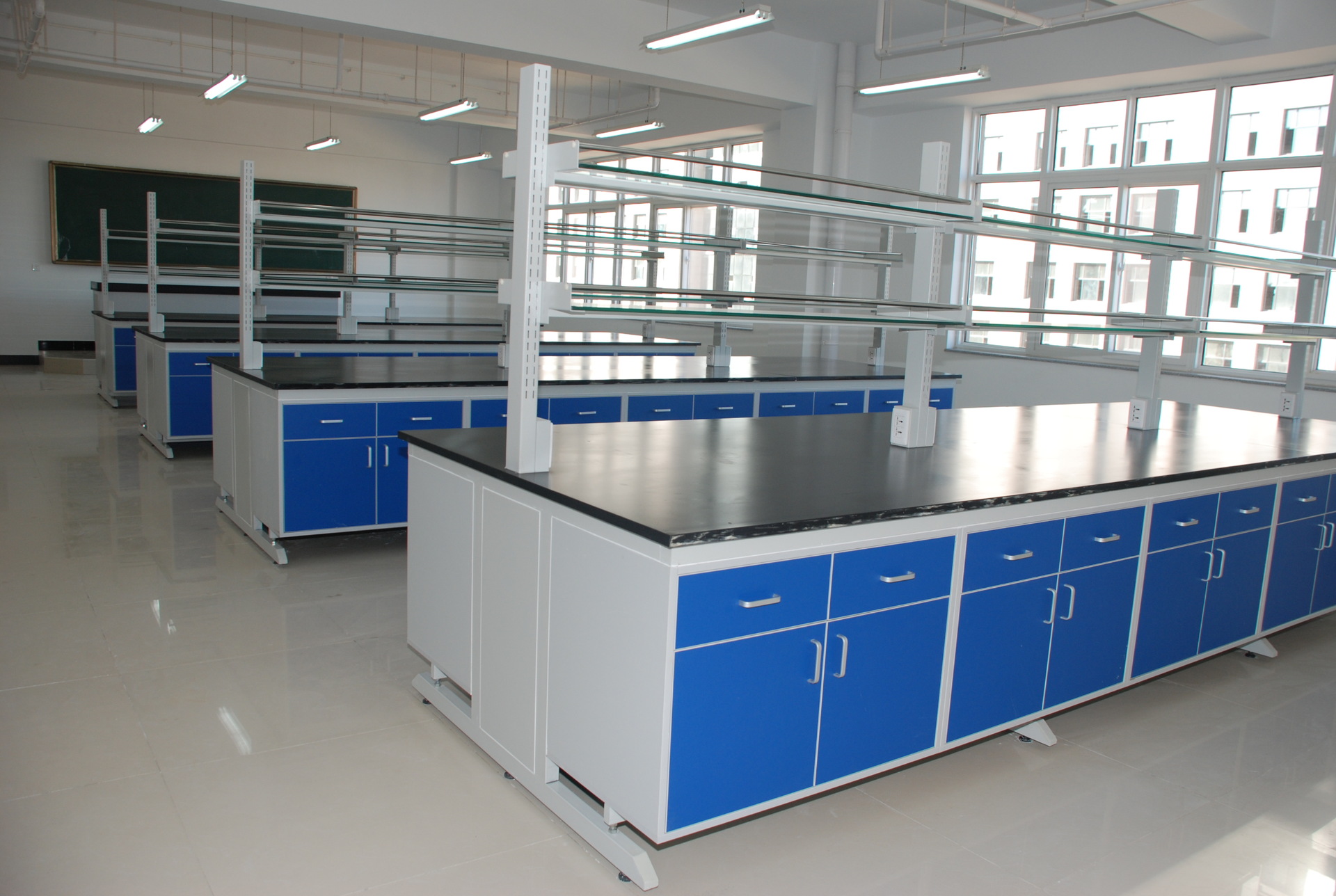 生产销售钢木全钢试验台,耐酸碱耐腐蚀,医用工作台等设备