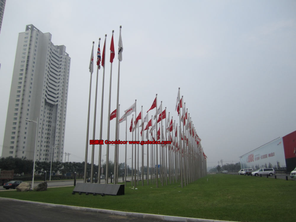 27、锥形旗杆旗镇特写