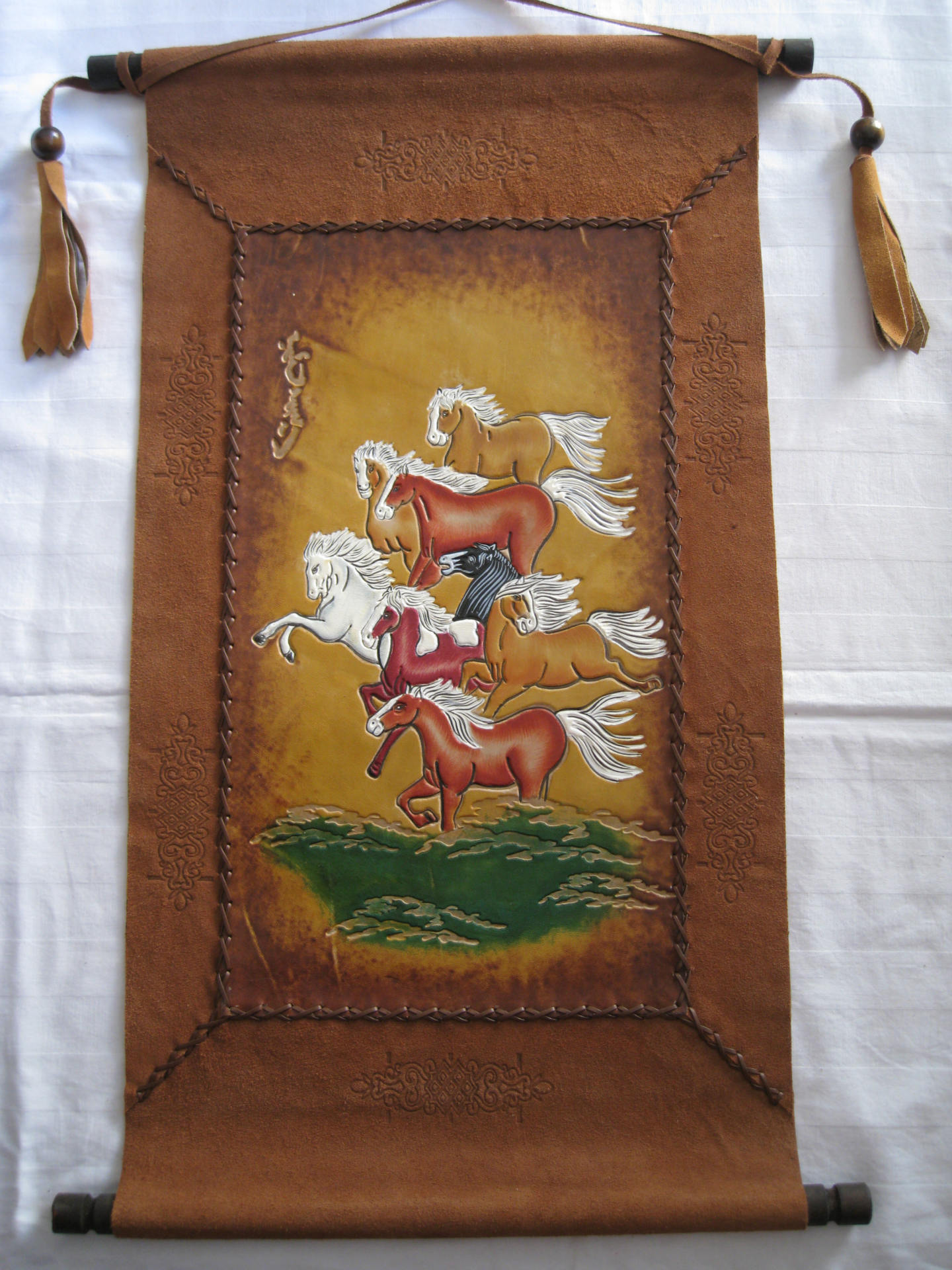 蒙古牛皮画 手工制作纯皮卷轴挂画民族特色旅游纪念高档工艺礼品