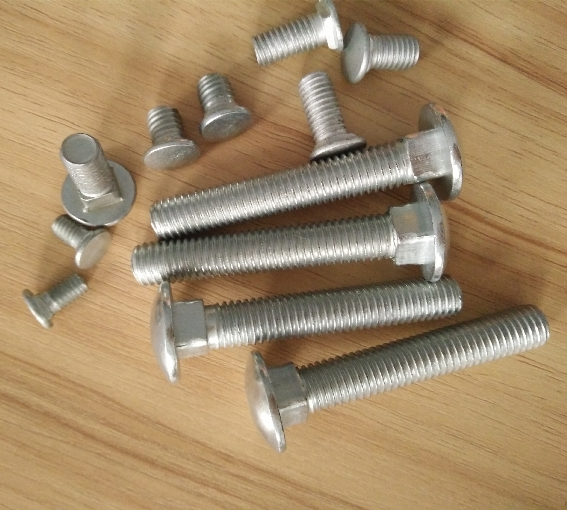 桥架螺丝 马车螺丝 方颈螺丝 各种型号m8*16 m8*20 m8*25