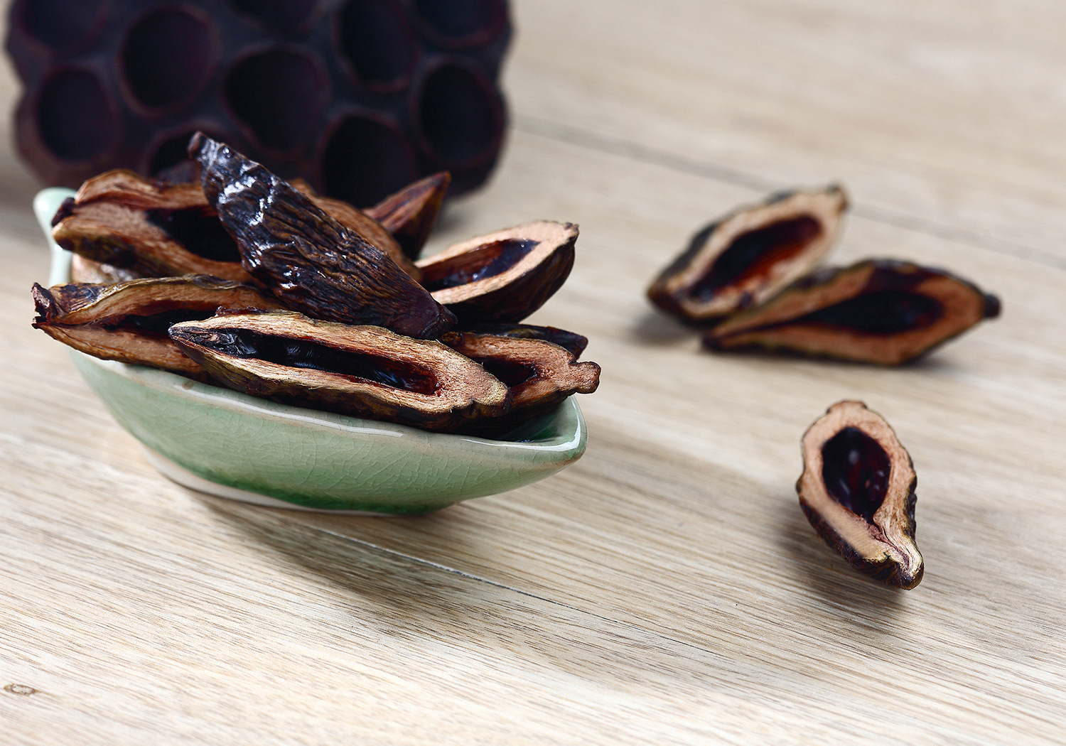 产品介绍 重量: 35g 保质期: 60天 毛重: 40g 配料: 一等槟榔干果,白