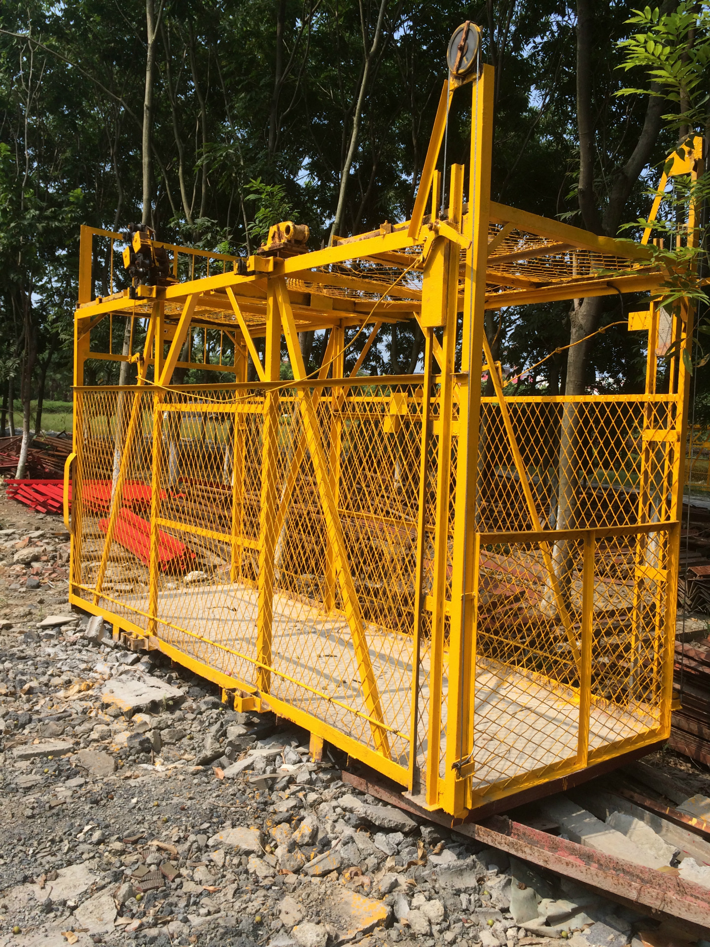 井架物料提升机图片 井架租赁 物料提升机供应