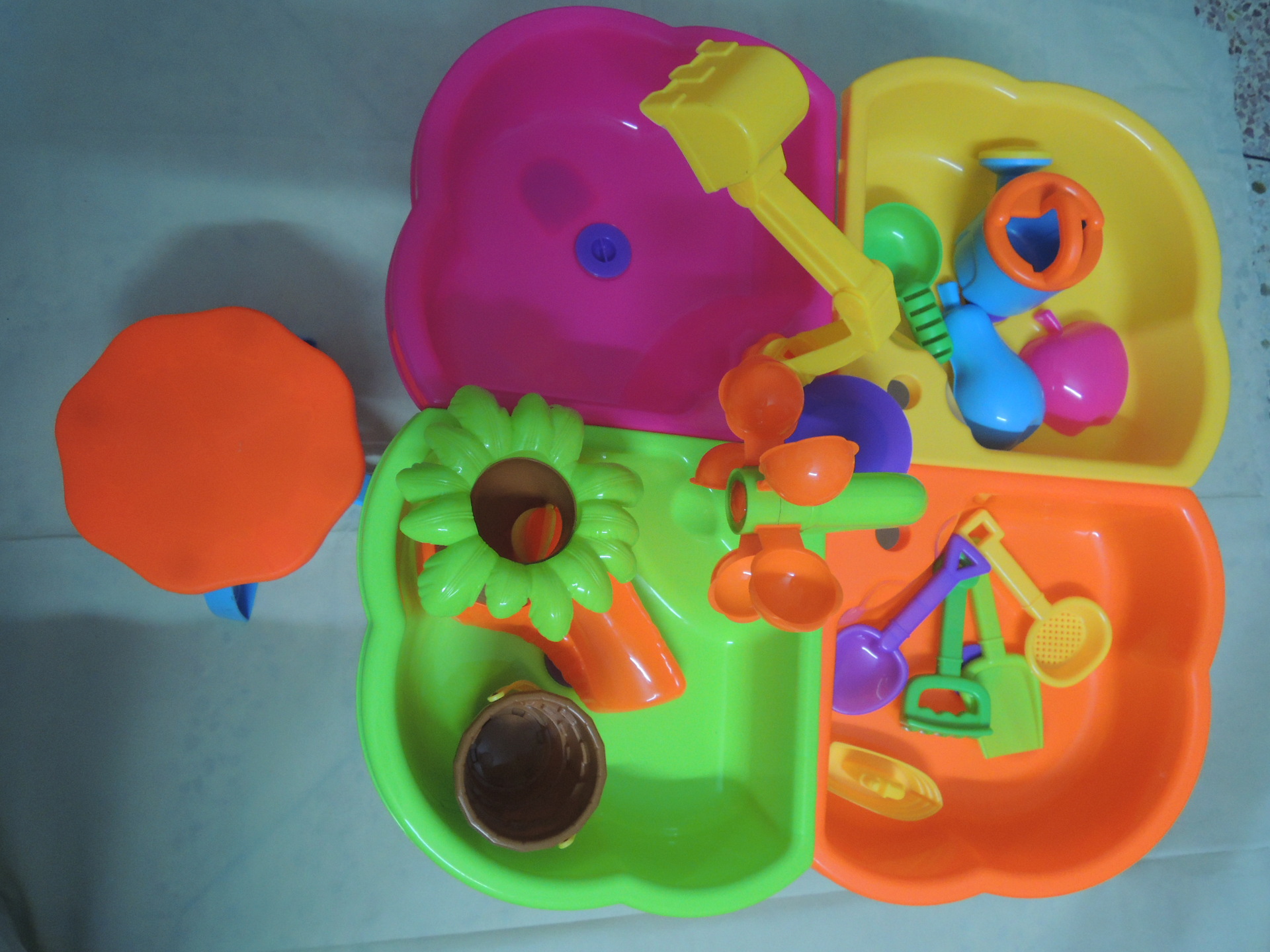 供应沙滩玩具 9810 金花沙水桌 汕头玩具 生产基地 3c认证产品