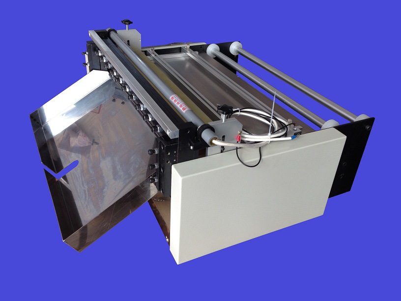 全自动针刺无纺布sms无纺布淋膜无纺布pet无纺布微电脑裁切机