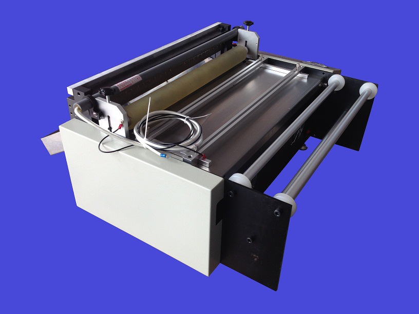 全自动针刺无纺布sms无纺布淋膜无纺布pet无纺布微电脑裁切机