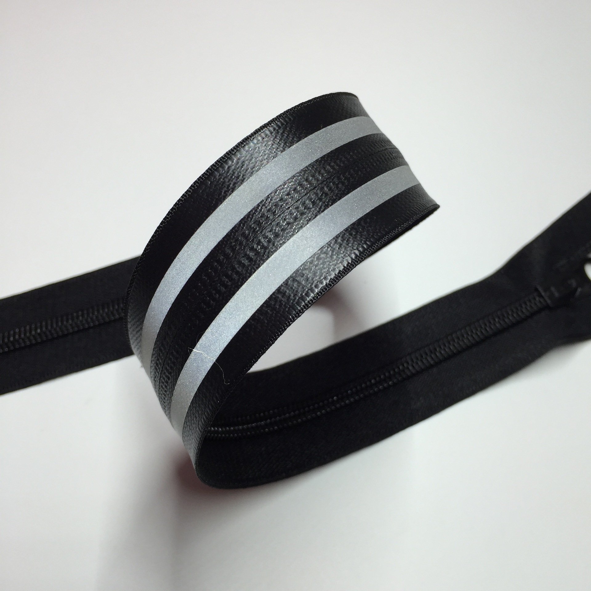 供应优质防水5号尼龙防水反光拉链 冲锋衣/防水袋用拉链