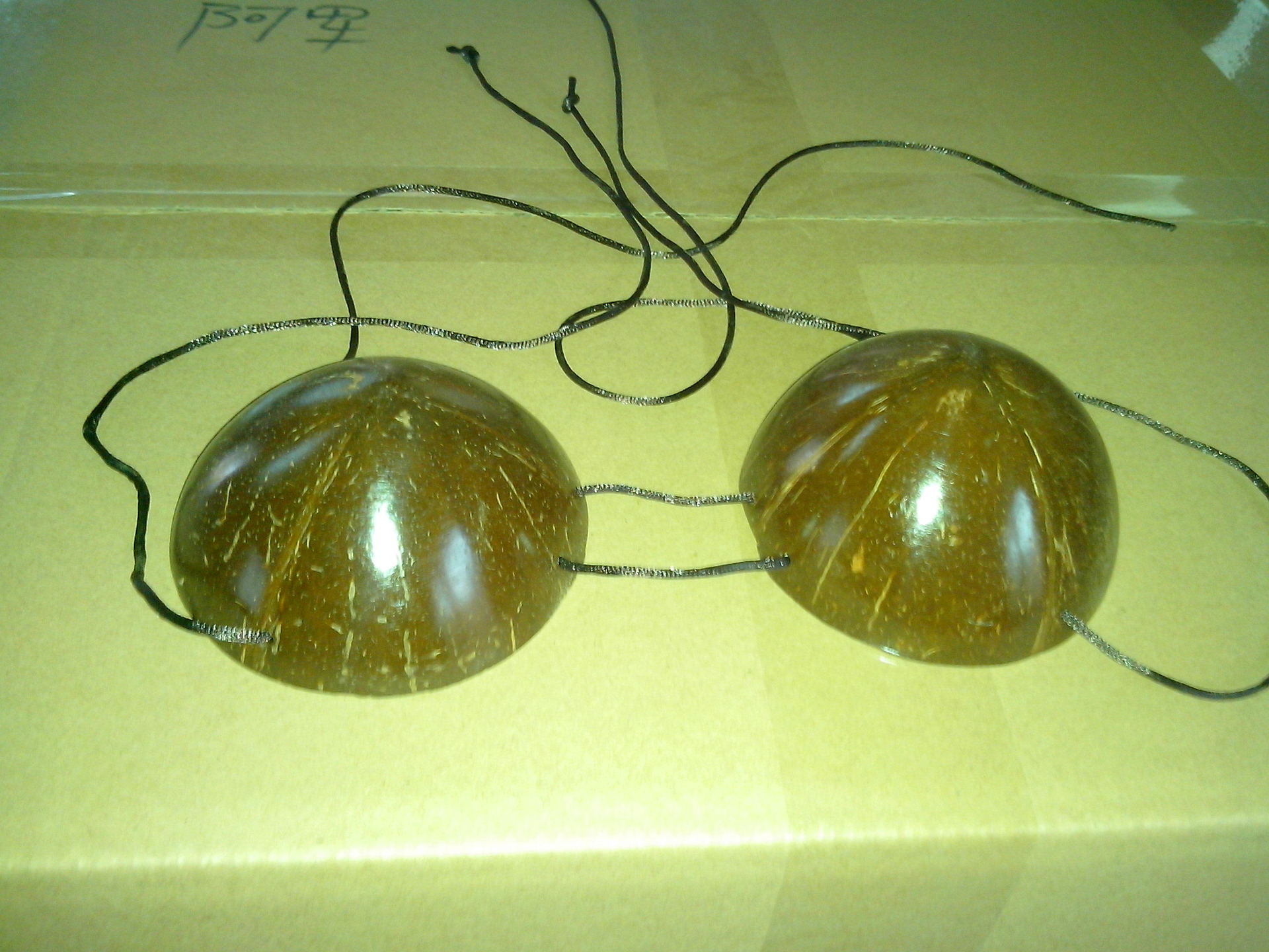 批发供应椰壳性感胸罩 椰壳文胸工艺品 价格实惠