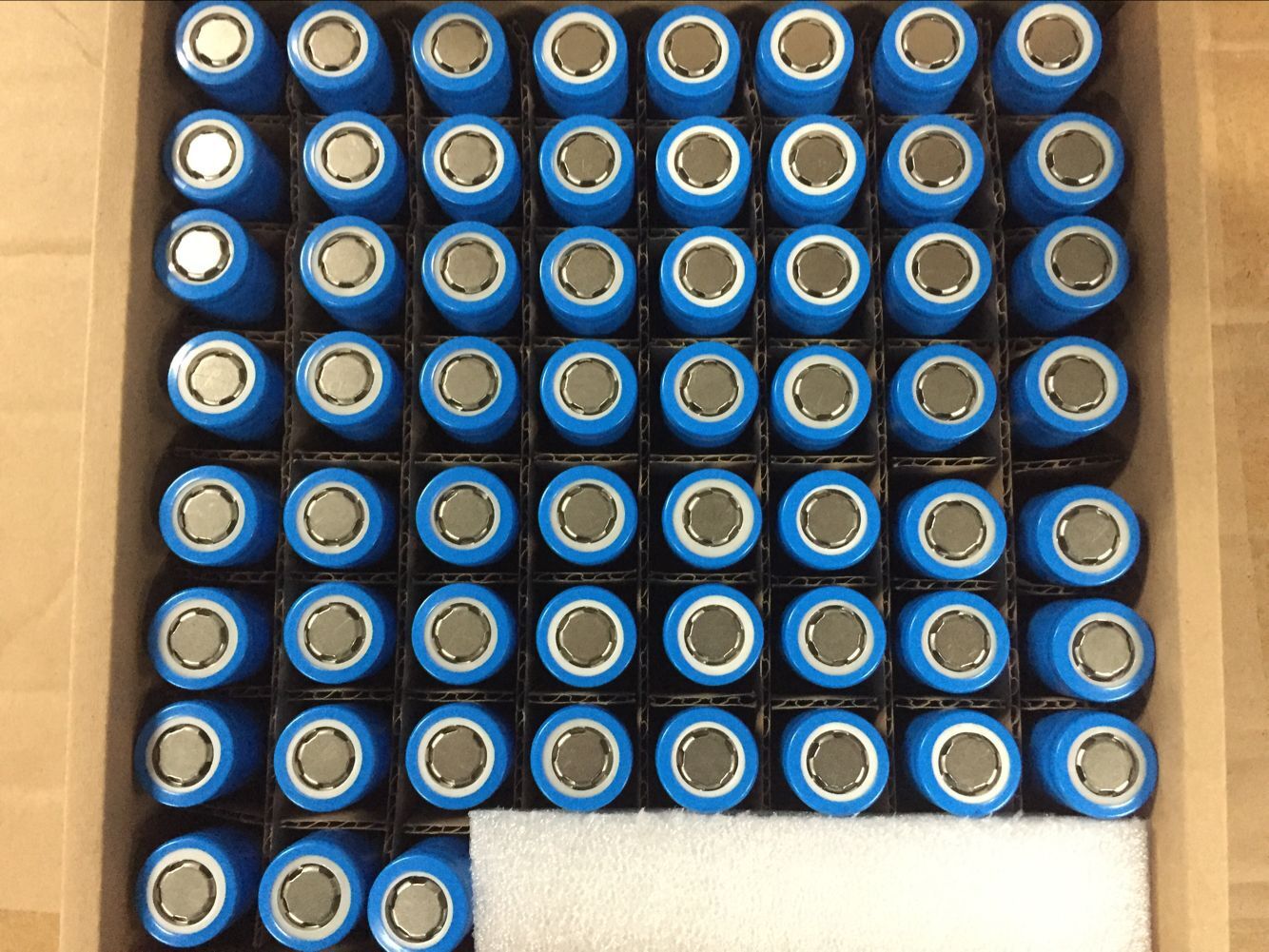 厂家供应太阳能免维护充电电池22650 3.2v 2000mah 手提灯电池